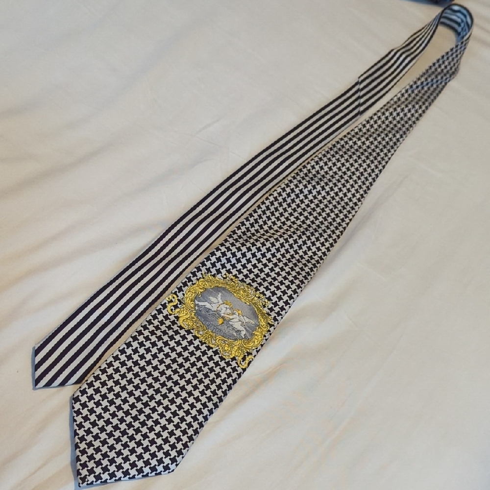 Elegant Black and Gold Men's Tie Off The Casual Versus Line.